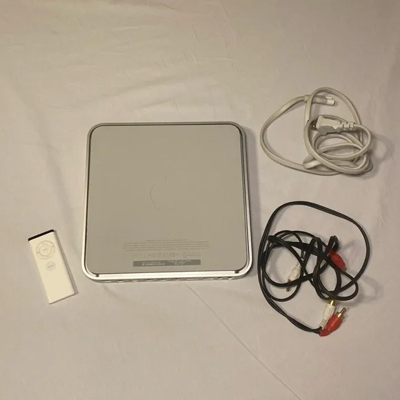 Apple TV White 1st Generation Model A1218 Streamer w/ Remote, Charging Cord EUC - Picture 2 of 11